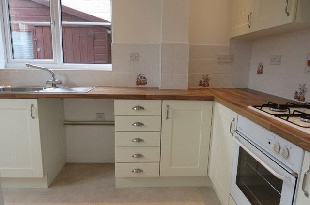  Image of 3 bedroom Semi-Detached house to rent in Blackthorn Drive Syston Leicester LE7 at Blackthorn Drive  Leicester, LE7 1YT