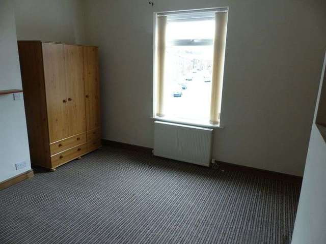  Image of 2 bedroom Terraced house to rent in Blakelock Street Shaw Oldham OL2 at Blakelock Street Shaw Oldham, OL2 7SE