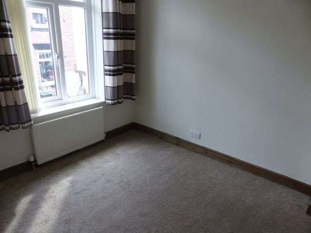  Image of 2 bedroom Terraced house to rent in Blakelock Street Shaw Oldham OL2 at Blakelock Street Shaw Oldham, OL2 7SE
