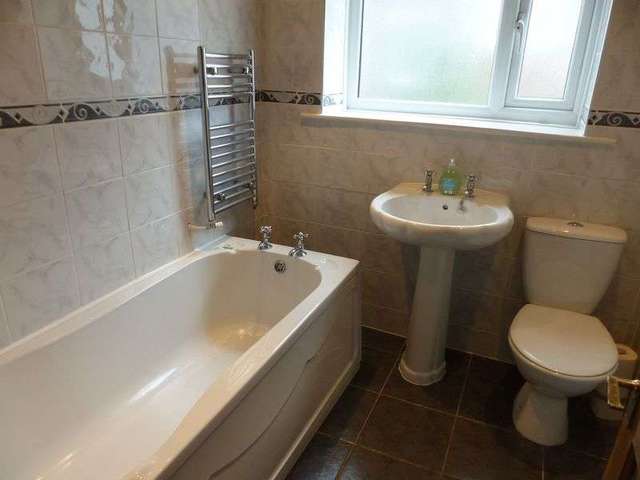  Image of 2 bedroom Terraced house to rent in Blakelock Street Shaw Oldham OL2 at Blakelock Street Shaw Oldham, OL2 7SE