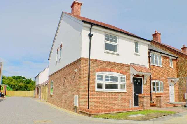  Image of 3 bedroom Detached house to rent in Grange Road Christchurch BH23 at Cherry Mews  Christchurch, BH23 4JD