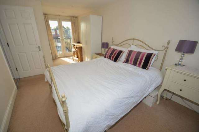  Image of 4 bedroom Detached house to rent in Bournemouth Road London SW19 at London  South Wimbledon, SW19 3AR