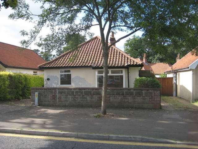  Image of 3 bedroom Detached house to rent in Bowthorpe Road Norwich NR5 at Norwich Norfolk, NR5 8AG