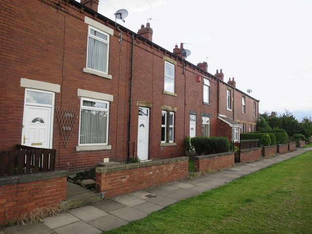  Image of 2 bedroom Terraced house to rent in Bradford Road East Ardsley Wakefield WF3 at Bradford Road East Ardsley Wakefield, WF3 2DJ