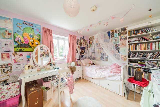  Image of 4 bedroom End of Terrace for sale in Braehead Avenue Edinburgh EH4 at Edinburgh, EH4 6QN