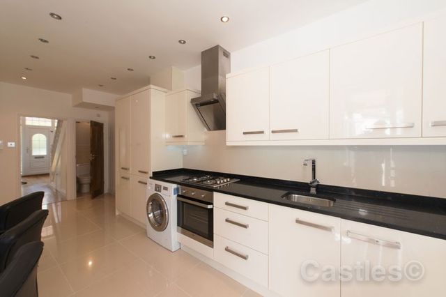  Image of 5 bedroom Terraced house for sale in Braemar Avenue London N22 at Braemar Avenue Wood Green London, N22 7BY