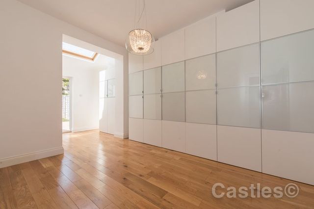  Image of 5 bedroom Terraced house for sale in Braemar Avenue London N22 at Braemar Avenue Wood Green London, N22 7BY