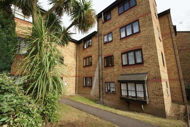  Image of 1 bedroom Flat for sale in Bridge Road Grays RM17 at Bridge Road  Grays, RM17 6RS