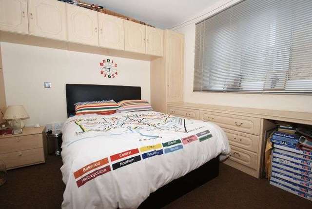  Image of 1 bedroom Flat for sale in Bridge Road Grays RM17 at Bridge Road  Grays, RM17 6RS