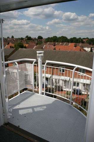  Image of 2 bedroom Flat for sale in Pageant Avenue London NW9 at 62 Pageant Avenue  Colindale, NW9 5LZ