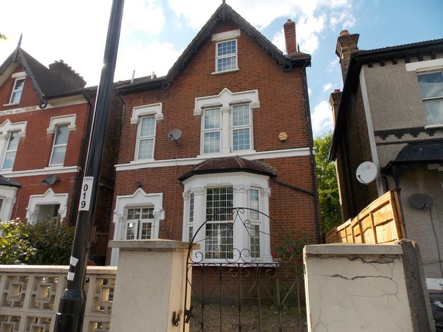  Image of 5 bedroom Detached house for sale in Brigstock Road Thornton Heath CR7 at Brigstock Road  Thornton Heath, CR7 7JB