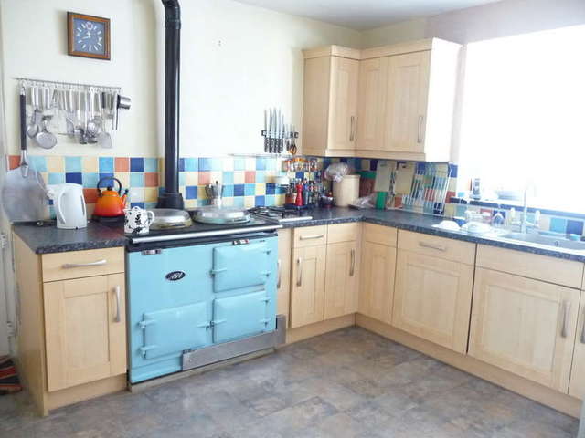  Image of 4 bedroom Detached house to rent in Broadstone Park Road Torquay TQ2 at Livermead Torquay Devon, TQ2 6TY