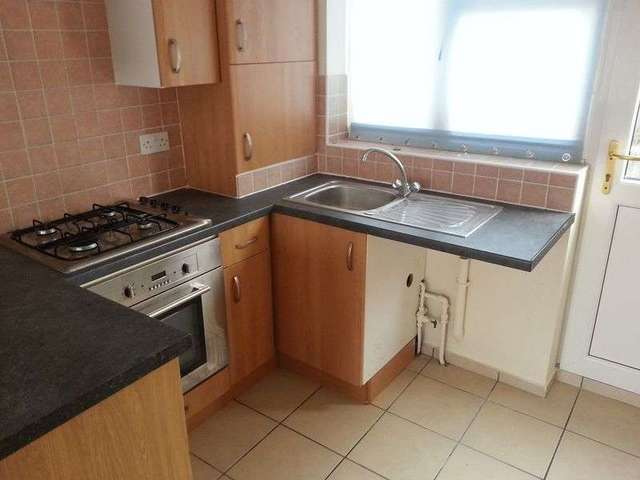  Image of 3 bedroom Terraced house to rent in Broadway Jaywick Clacton-on-Sea CO15 at Broadway Jaywick Clacton-On-Sea, CO15 2ET