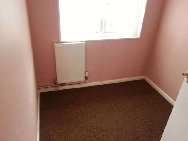  Image of 3 bedroom Terraced house to rent in Broadway Jaywick Clacton-on-Sea CO15 at Broadway Jaywick Clacton-On-Sea, CO15 2ET