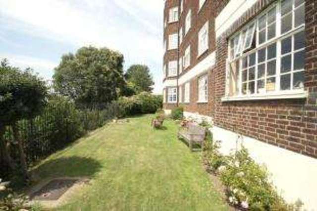  Image of 2 bedroom Flat for sale in Broadway West Leigh-on-Sea SS9 at Broadway West Leigh-On-Sea Leigh-on-Sea, SS9 2BP