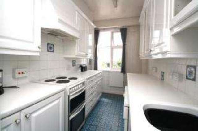 Image of 2 bedroom Flat for sale in Broadway West Leigh-on-Sea SS9 at Broadway West Leigh-On-Sea Leigh-on-Sea, SS9 2BP