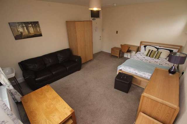  Image of 1 bedroom Detached house to rent in Brownlow Road Reading RG1 at Reading Berkshire Reading, RG1 6NP