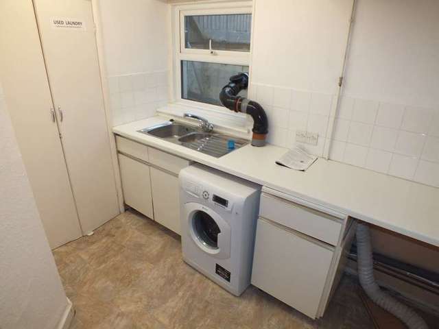  Image of 1 bedroom Detached house to rent in Brownlow Road Reading RG1 at Reading Berkshire Reading, RG1 6NP