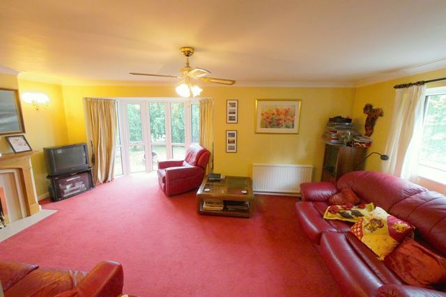  Image of 4 bedroom Detached house for sale in Burcot Park Burcot Abingdon OX14 at Burcot Park  Burcot, OX14 3DH