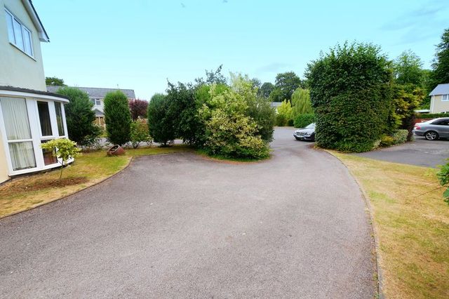  Image of 4 bedroom Detached house for sale in Burcot Park Burcot Abingdon OX14 at Burcot Park  Burcot, OX14 3DH