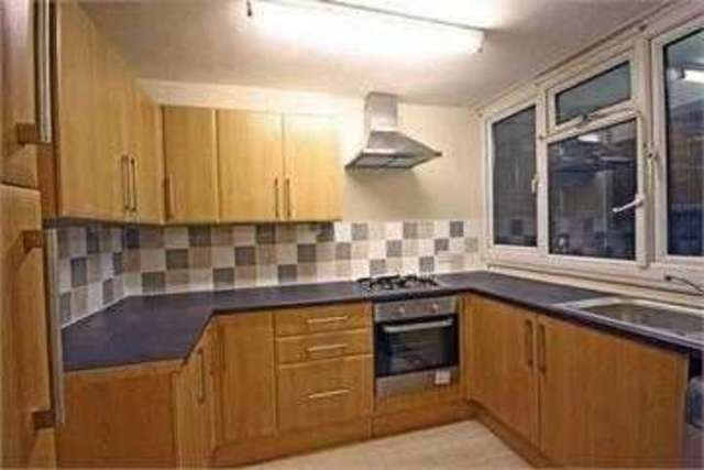  Image of 3 bedroom Apartment to rent in Byegrove Road Colliers Wood London SW19 at Colliers Wood, SW19 2BA