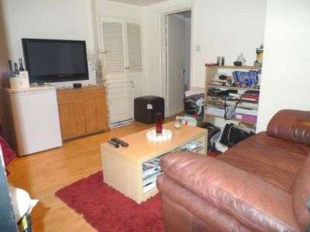  Image of Studio flat to rent in Caledonian Road London N1 at Caledonian Road  London, N1 9BT