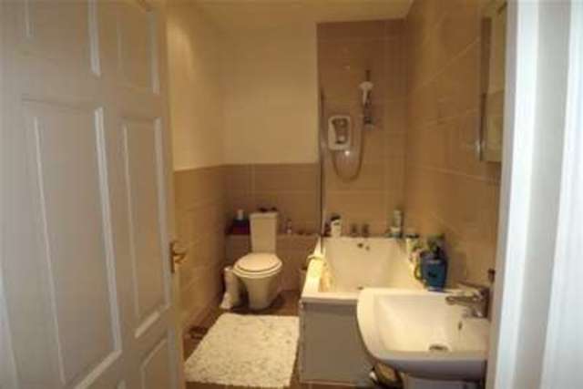  Image of 1 bedroom Flat to rent in Cambridge Road Hove BN3 at Hove, BN3 1DE