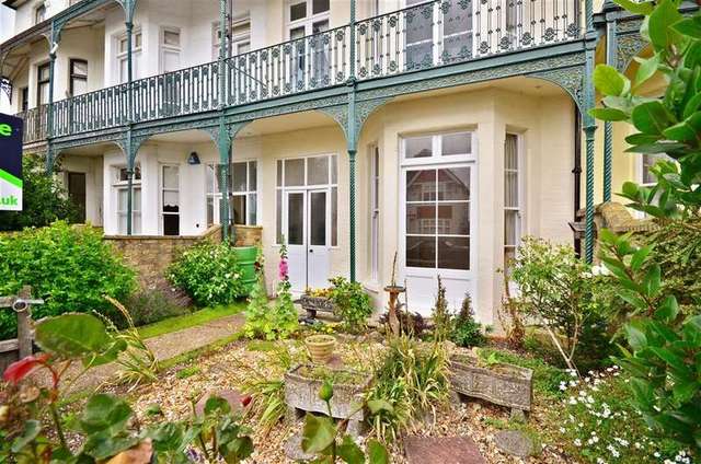  Image of 3 bedroom Terraced house for sale in Cambridge Road East Cowes PO32 at East Cowes Isle of Wight East Cowes, PO32 6AE