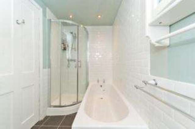  Image of 2 bedroom Flat for sale in Cartvale Road Glasgow G42 at Glasgow Lanarkshire Pollokshaws, G42 9RW