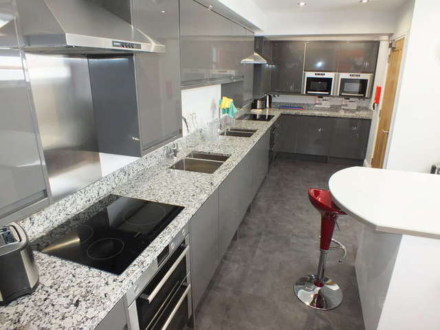  Image of 1 bedroom Detached house to rent in Caversham Road Reading RG1 at Reading Berkshire Reading, RG1 8AZ