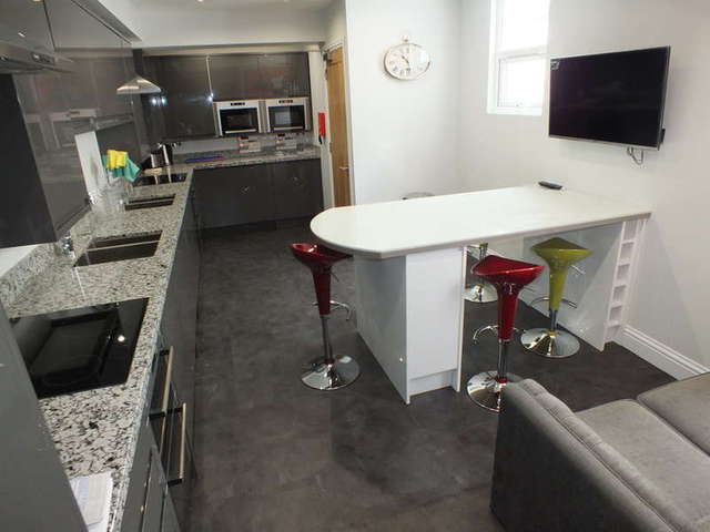  Image of 1 bedroom Detached house to rent in Caversham Road Reading RG1 at Reading Berkshire Reading, RG1 8AZ