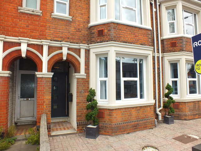  Image of 1 bedroom Detached house to rent in Caversham Road Reading RG1 at Reading Berkshire Reading, RG1 8AZ
