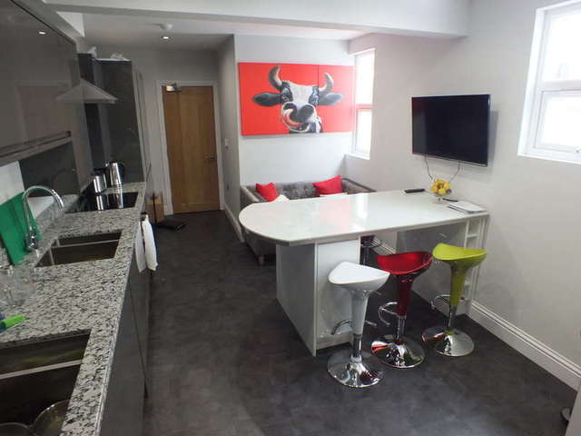  Image of 1 bedroom Detached house to rent in Caversham Road Reading RG1 at Reading Berkshire Reading, RG1 8AZ