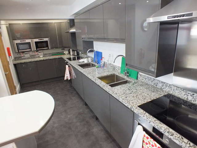  Image of 1 bedroom Detached house to rent in Caversham Road Reading RG1 at Reading Berkshire Reading, RG1 8AZ