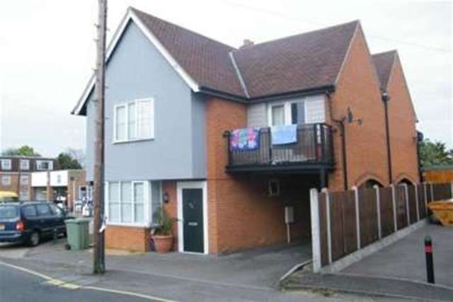  Image of 2 bedroom Maisonette to rent in Chapel Street Billericay CM12 at Billericay, CM12 9LT