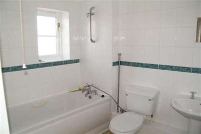  Image of 2 bedroom Maisonette to rent in Chapel Street Billericay CM12 at Billericay, CM12 9LT
