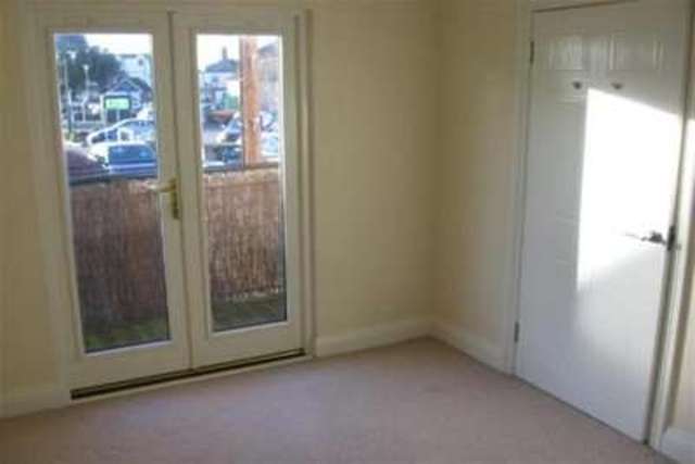  Image of 2 bedroom Maisonette to rent in Chapel Street Billericay CM12 at Billericay, CM12 9LT