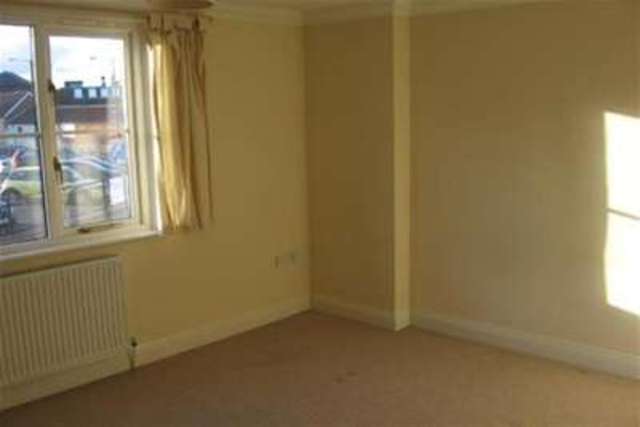  Image of 2 bedroom Maisonette to rent in Chapel Street Billericay CM12 at Billericay, CM12 9LT