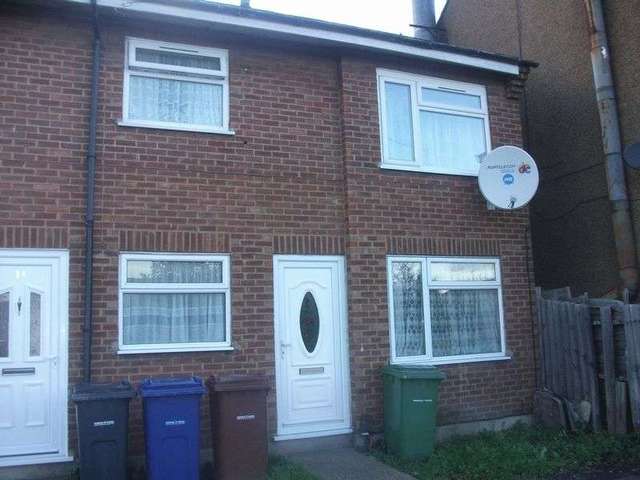  Image of 2 bedroom Flat for sale in Brentwood Road Chadwell St. Mary Grays RM16 at Brentwood Road  Grays, RM16 4JD