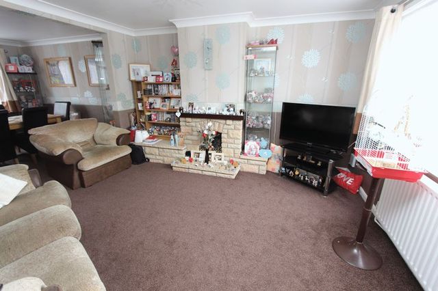  Image of 3 bedroom Semi-Detached house for sale in Devon Drive Chandler
