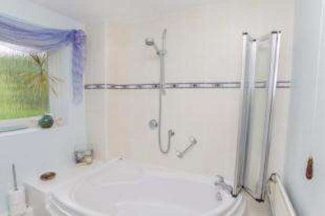  Image of 4 bedroom Detached house for sale in Thornbury Wood Chandler
