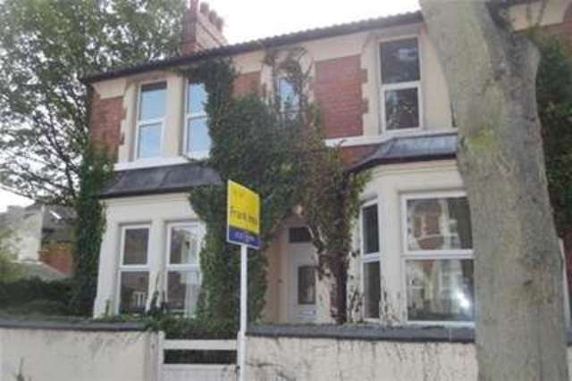  Image of 4 bedroom Property to rent in Charnwood Grove West Bridgford Nottingham NG2 at Nottingham, NG2 7NT