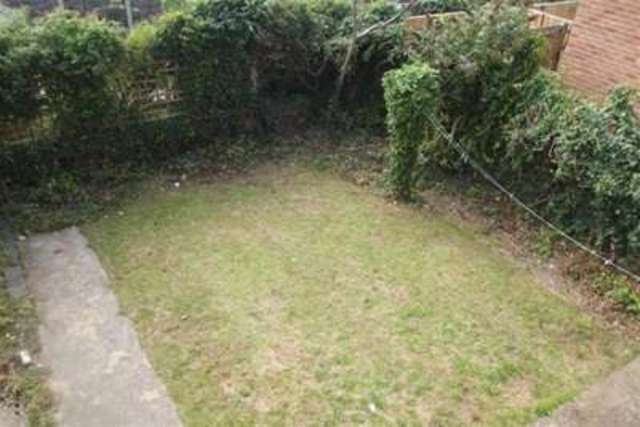  Image of 4 bedroom Property to rent in Charnwood Grove West Bridgford Nottingham NG2 at Nottingham, NG2 7NT