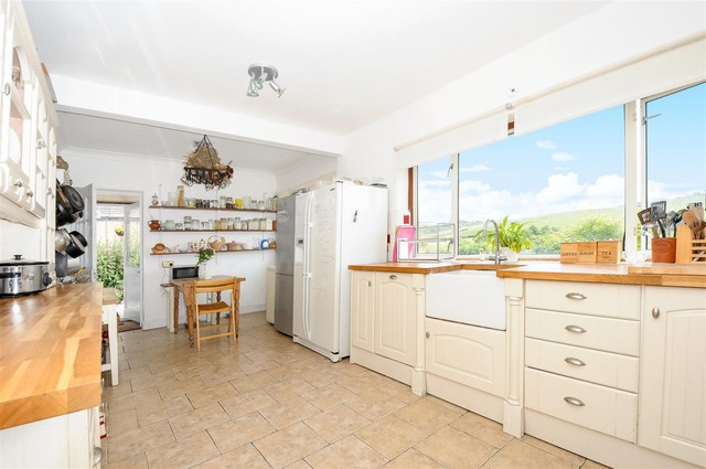  Image of 6 bedroom Detached house to rent in Church Lane Pyecombe Brighton BN45 at Church Lane Pyecombe Brighton, BN45 7FE