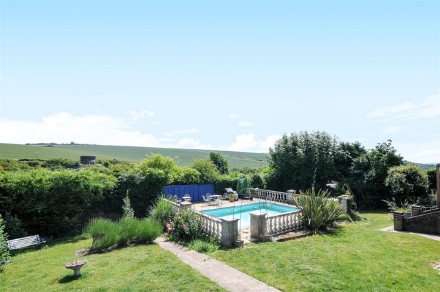  Image of 6 bedroom Detached house to rent in Church Lane Pyecombe Brighton BN45 at Church Lane Pyecombe Brighton, BN45 7FE