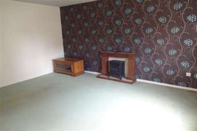  Image of 2 bedroom Flat to rent in Circuit Close Willenhall WV13 at Willenhall, WV13 1EB