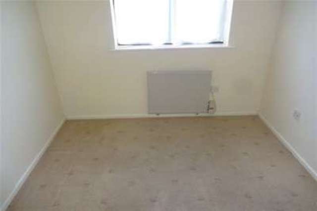 Image of 2 bedroom Flat to rent in Circuit Close Willenhall WV13 at Willenhall, WV13 1EB