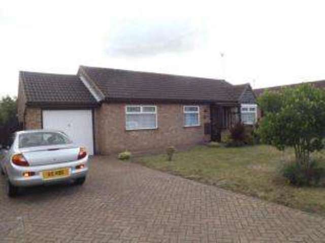  Image of 3 bedroom Bungalow for sale in Saxstead Drive Clacton-on-Sea CO16 at Clacton-on-Sea Essex Row Heath, CO16 7LH