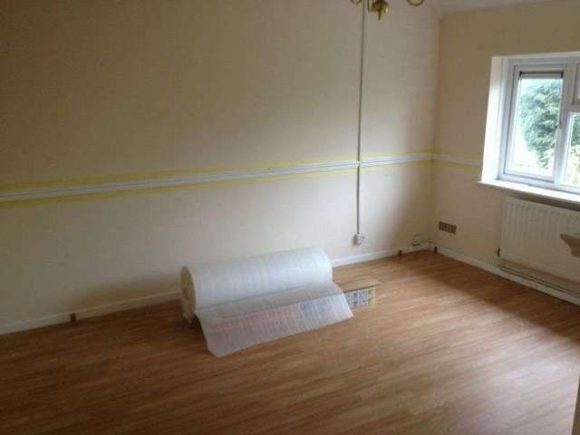 Image of 1 bedroom Flat to rent in Clare Avenue Essington Wolverhampton WV11 at Wolverhampton, WV11 2HN