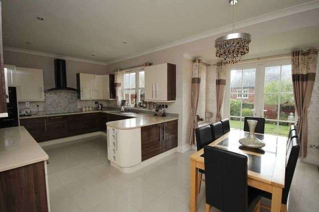  Image of 4 bedroom Detached house to rent in Clarence Gate Woodford Green IG8 at Clarence Gate  Woodford Green, IG8 8GN